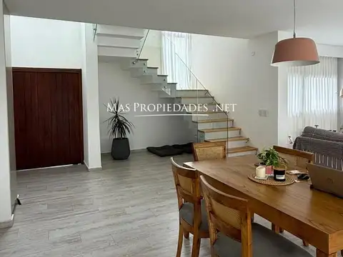 Casa en Venta con 4 cocheras