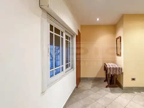 Casa 6 ambientes con 2 baños