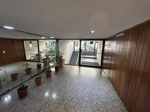 Paraguay 600, Piso 8
