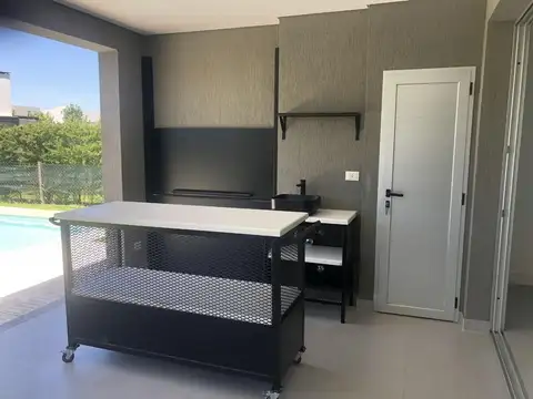 Casa 5 ambientes con 6 baños