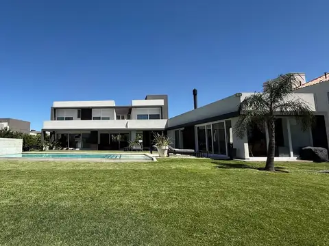 CASA VENTA TERRAVISTA 5 SUÍTES FINANCIA PERMUTA LOTE o CASA