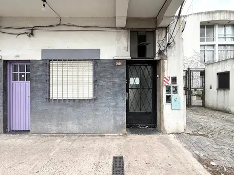 Almafuerte 2400, Piso UF