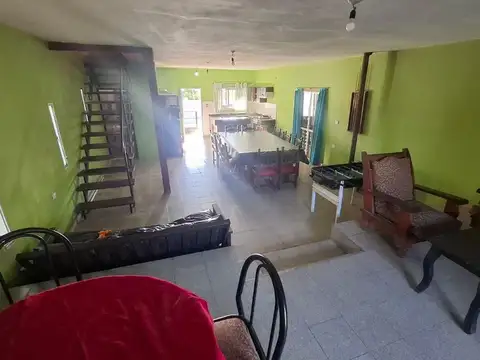 Casa 4 ambientes con 2 baños