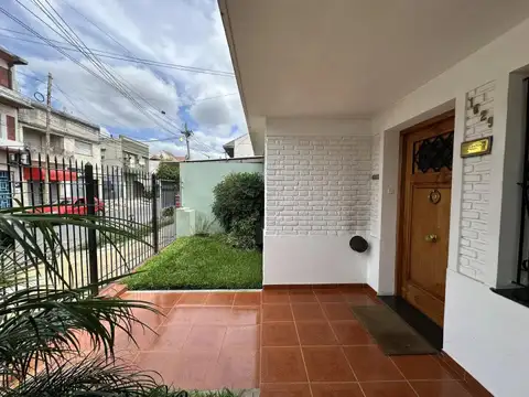 Cerrito n° 1629 entre calle 162 y Sir. Fleming, Bernal Oeste , Piso 0