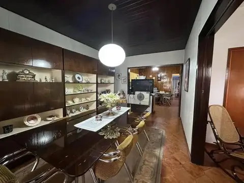CASA CON FONDO LIBRE Y PILETA