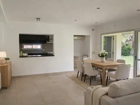 Casa 5 ambientes con 2 baños