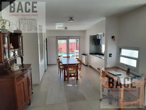 Casa en Venta en General Fernandez Oro, USD 320.000