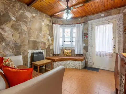 Casa 5 ambientes con 2 baños