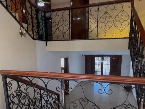 Casa 5 ambientes con 4 baños
