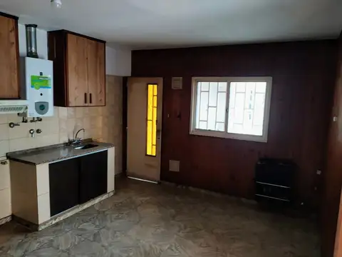 Casa 5 ambientes con 1 baño