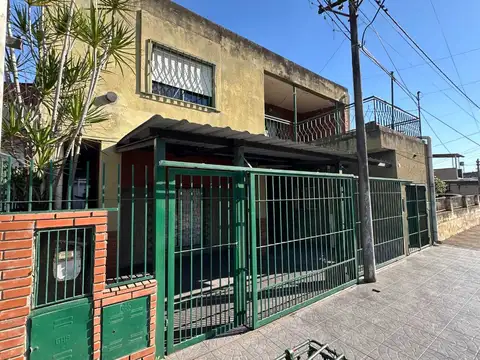 VENTA PH- B° SARMIENTO-PLANTA BAJA- 3 DORM 2 BAÑOS