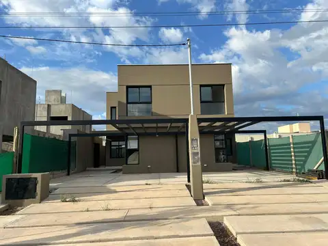 Hauser vende Dúplex a estrenar en Pinar del Sol V.