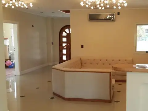 Casa en Venta en Tristán Suárez, USD 570.000