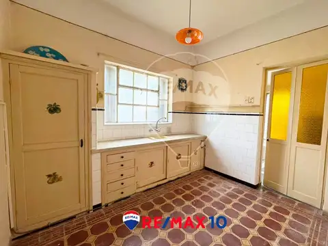 Casa 8 ambientes con 1 baño