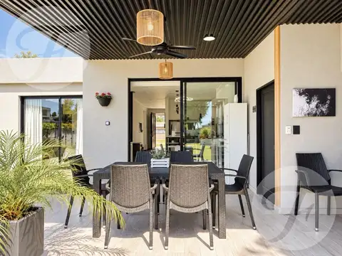 Casa 5 ambientes con 3 baños