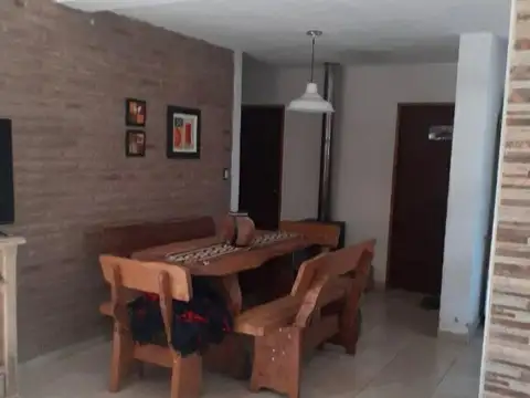 Casa en Alquiler con 1 cochera