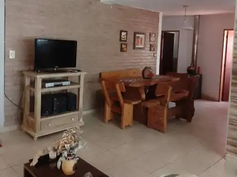 Casa 5 ambientes con 2 baños