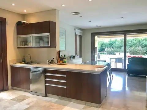 Casa 5 ambientes con 4 baños