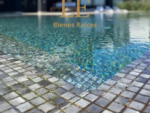 Casa en Venta con 6 cocheras