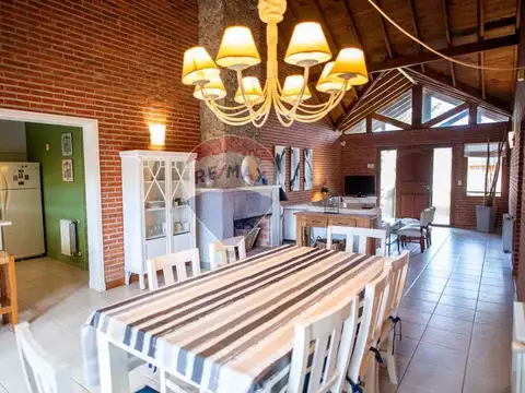 Casa en Alquiler con 1 cochera