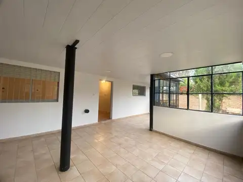Casa en Venta con 3 cocheras