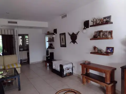 Casa a la venta de 6 ambientes en Barrio Los Sauces. Pilar _