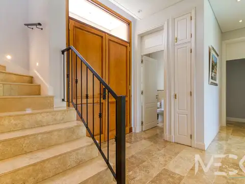 Casa 5 ambientes con 4 baños