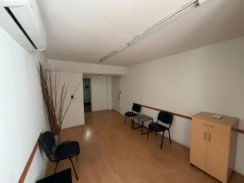 Oficina 3 ambientes con 2 baños