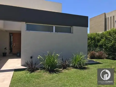 ALQUILER PERMANENTE AMUEBLADO - Casa 4 Dormitorios - Barrio Puerto Roldan - Pileta -