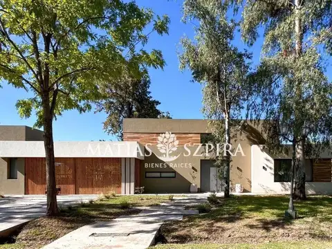 Casa 4 ambientes. | Andres Chazarreta 1130