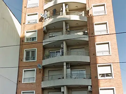 Departamento dos ambientes con cochera. Moron