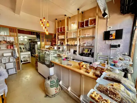 San Isidro Centro. Único Local de 3,5x8.77 con Entretecho. Excelente Estad