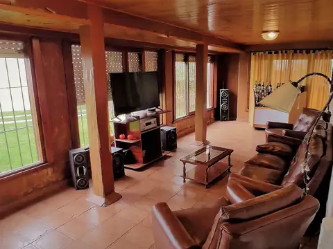 Venta casa 4 ambientes con quincho barrio Faro