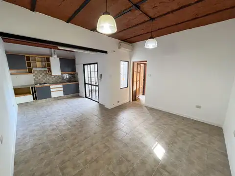 Alquiler Casa interna única. Uso Profesional/Comercial. Barrio Echesortu.