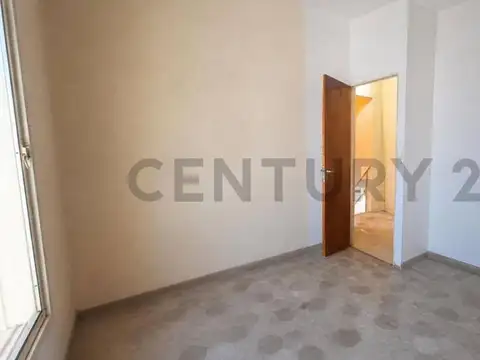 Venta PH de 2 Dormitorios A Reciclar en Barrio Martin, Rosario