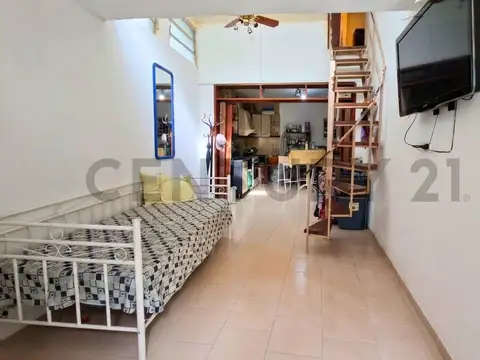 Venta PH de 2 Dormitorios A Reciclar en Barrio Martin, Rosario