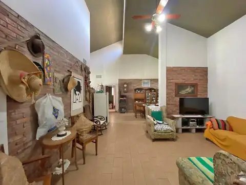 Casa en Venta con 4 cocheras