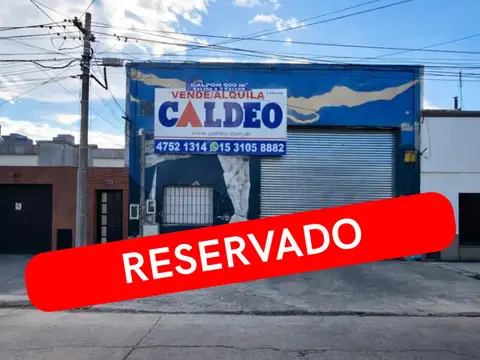 GALPON 900 m2 SALIDAS A DOS CALLES