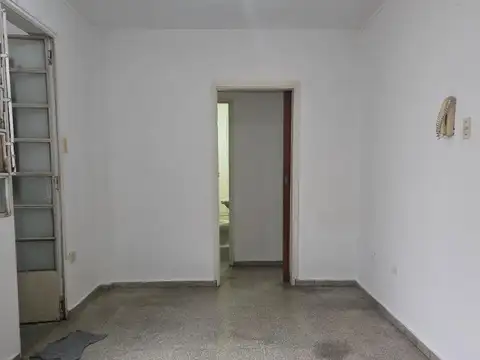 Alem 1500, Piso 1°