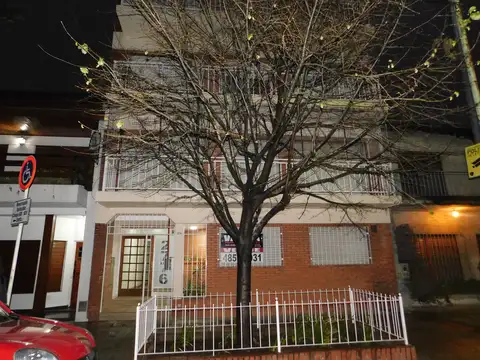Mono Ambiente Contra Frente con Balcon Frances