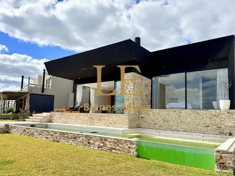 VENTA DE CASA A LA LAGUNA EN EL NAUDIR