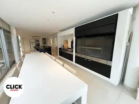 Casa 4 ambientes con 5 baños