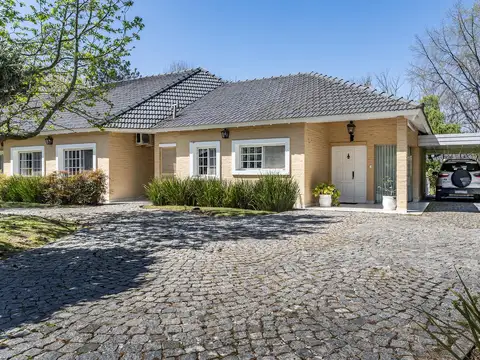 Casa en Venta con 6 cocheras
