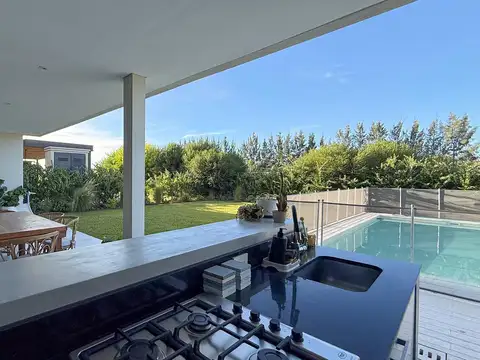 Casa 5 ambientes con 2 baños