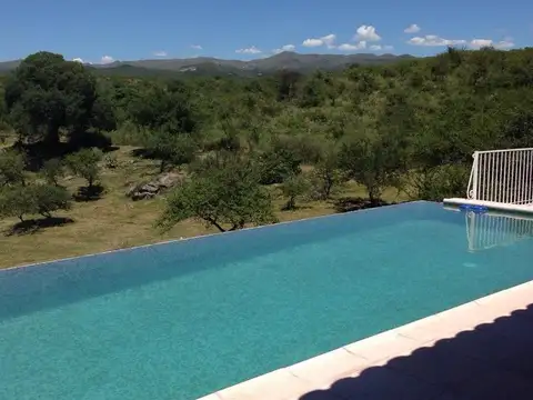 Casa en Venta en La Falda del Carmen, USD 400.000