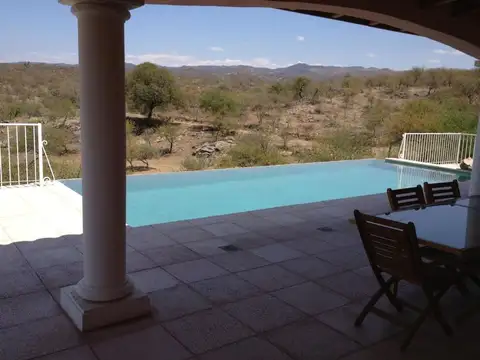 Casa 5 ambientes con 4 baños
