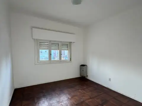 Venta | Amplia casa reciclada a nuevo con pileta.