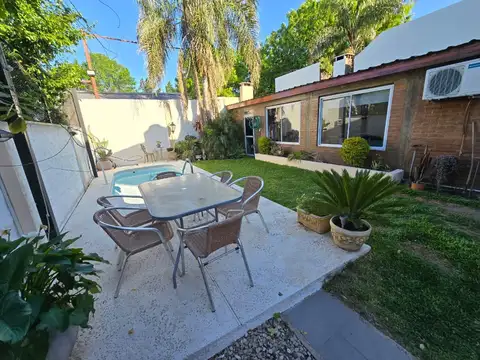 Casa en Venta con 2 cocheras