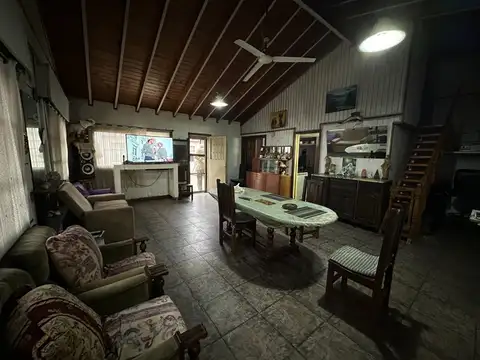 En Venta Amplia Propiedad De 4 Ambientes + Departamento De 3 Ambientes En Barrio Santa Paula