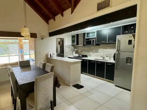 Casa en alquiler de 5 ambientes y pileta